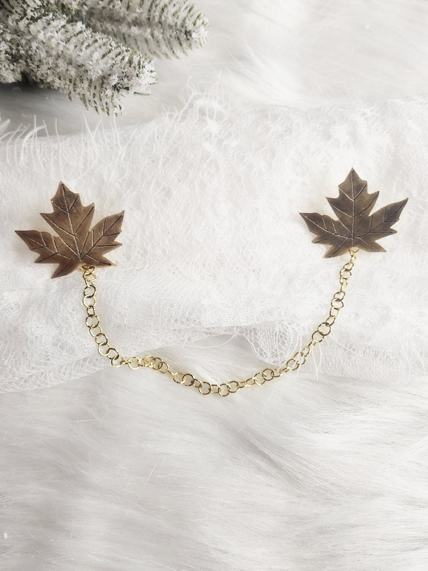 Fibule “Gardienne des Feuilles”