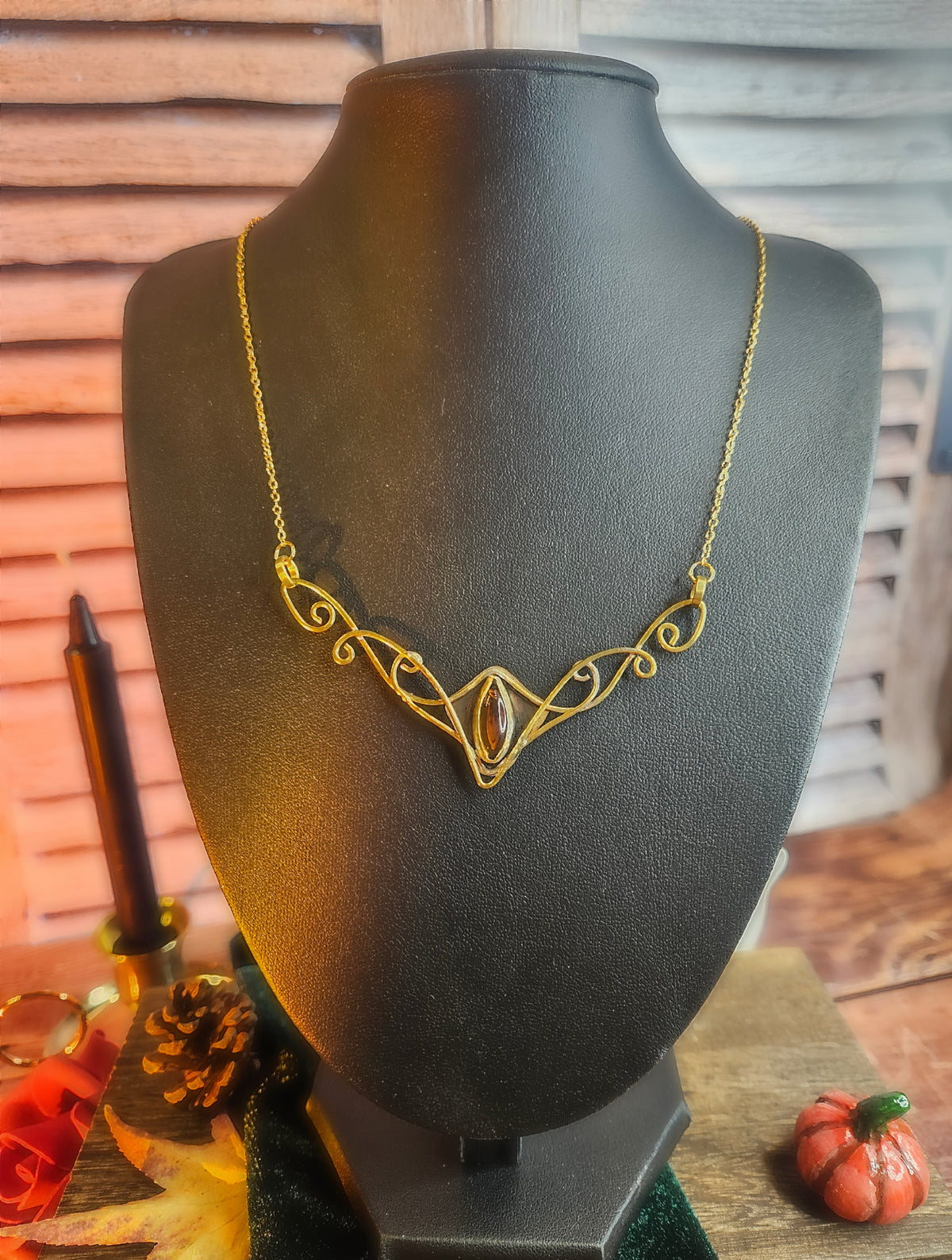 Collier « Entrelacs ambrés »