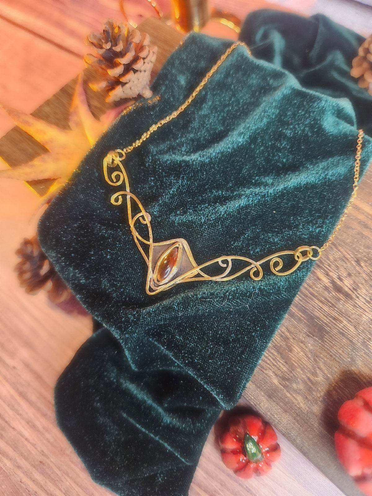 Collier « Entrelacs ambrés »