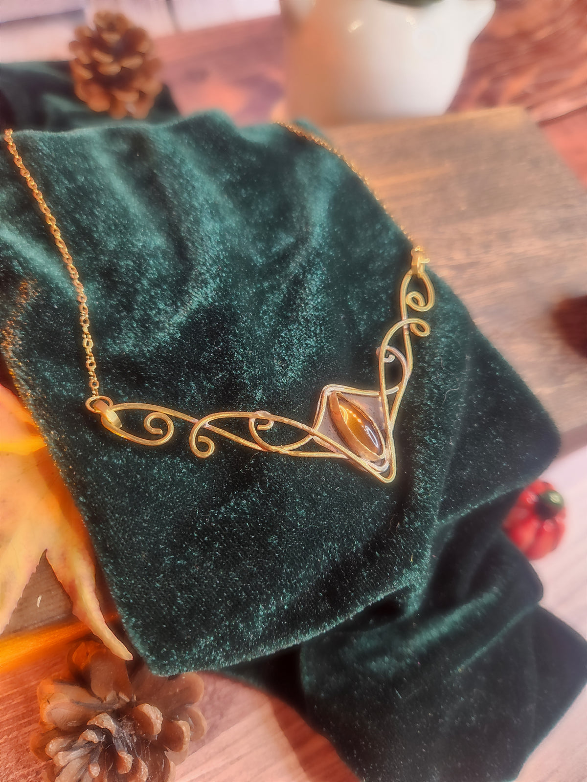 Collier « Entrelacs ambrés »
