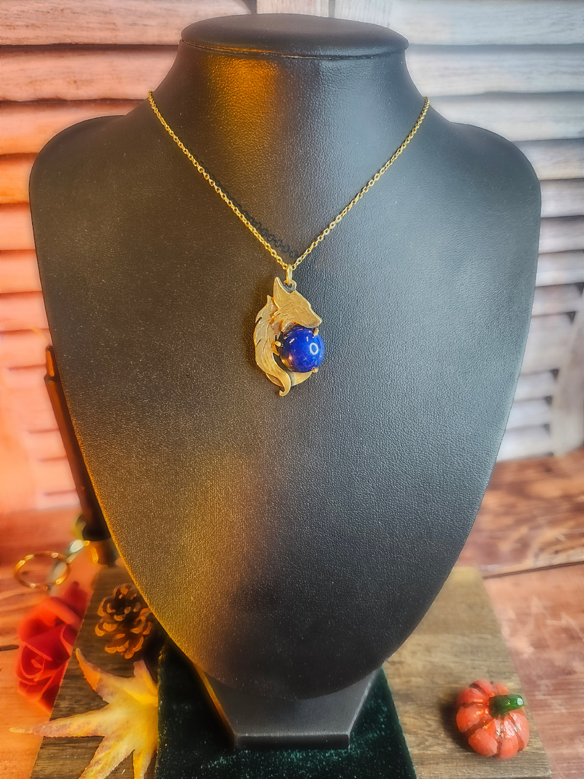 Collier « Louve » – Inktober, jour 3