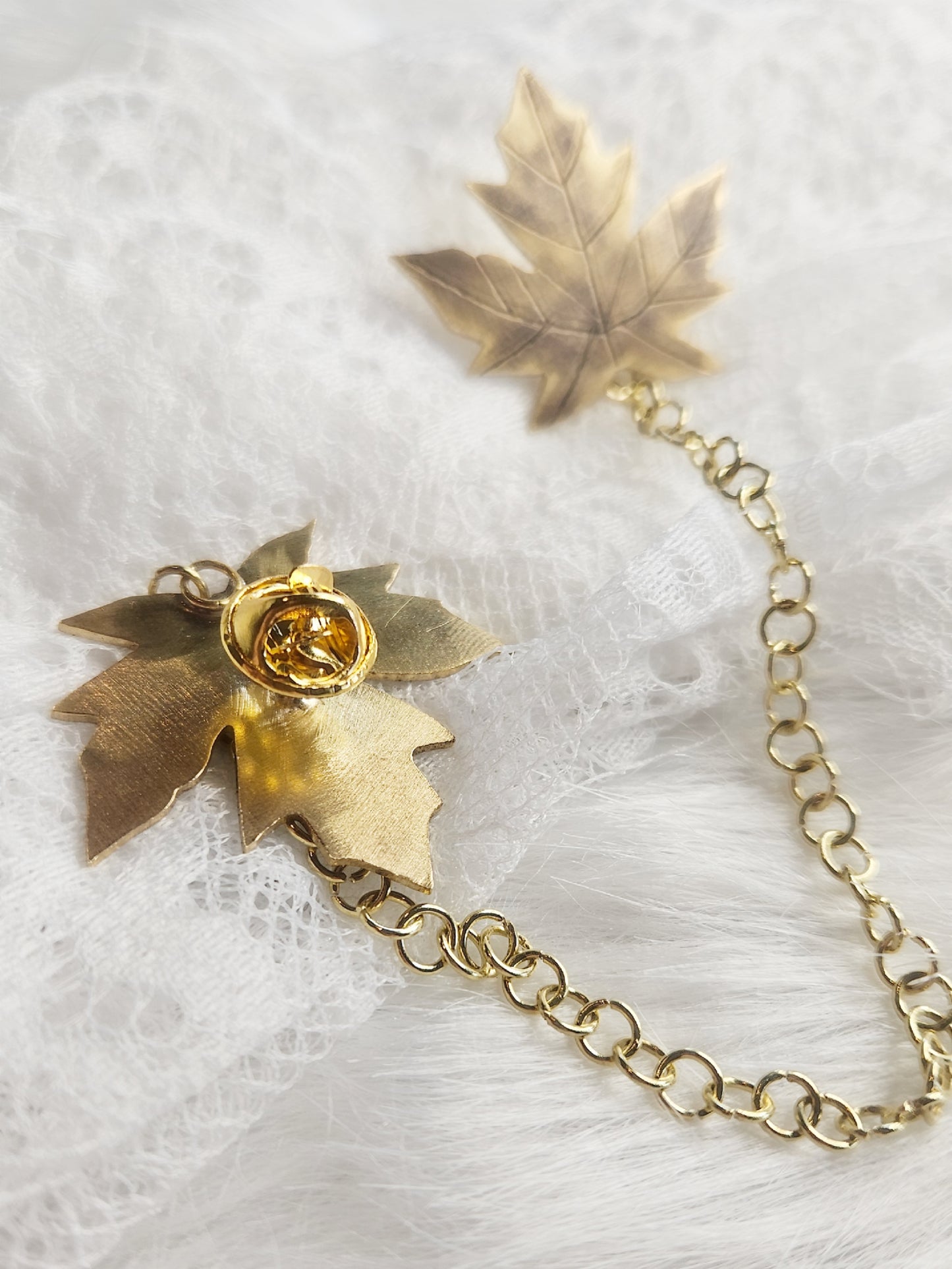 Fibule “Gardienne des Feuilles”