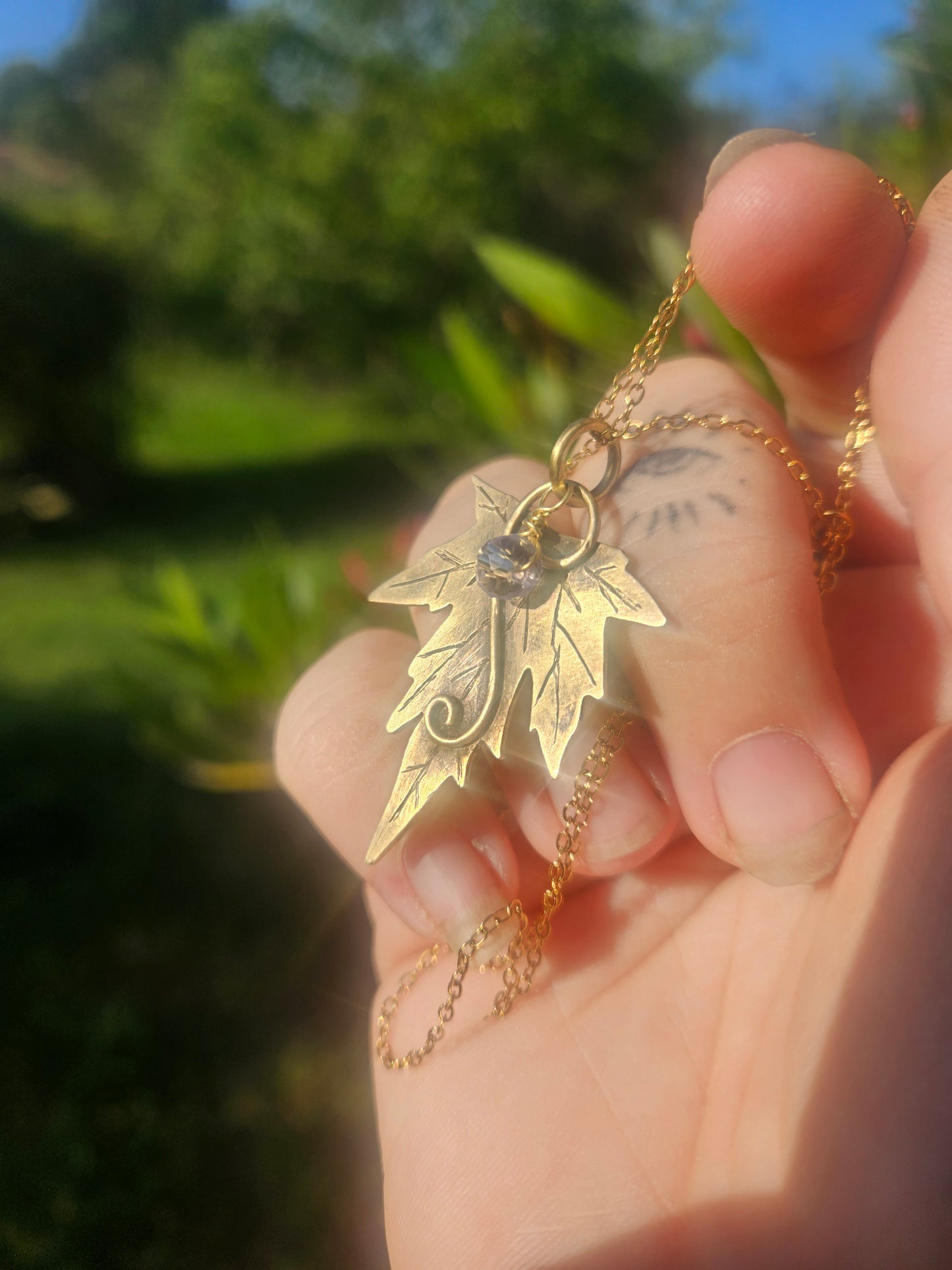 Pendentif « Feuille de Brume »