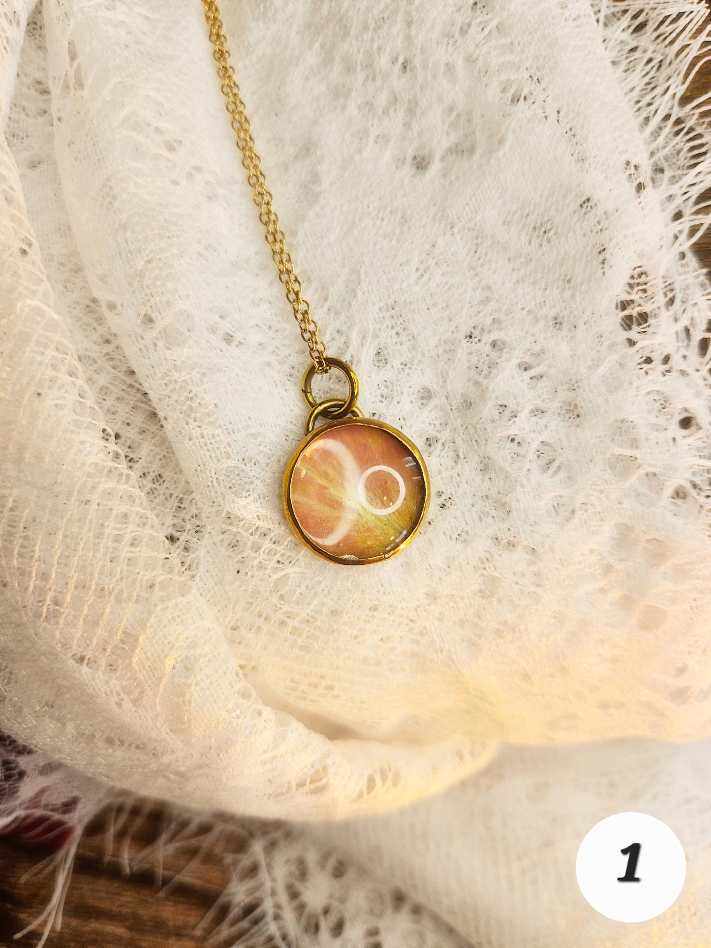 Pendentif “Mémoire de Roses”