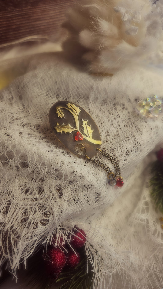 Broche « Le Baiser du Houx »